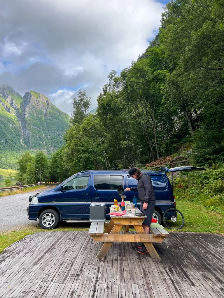 vanlife-campsite-cooking-norway