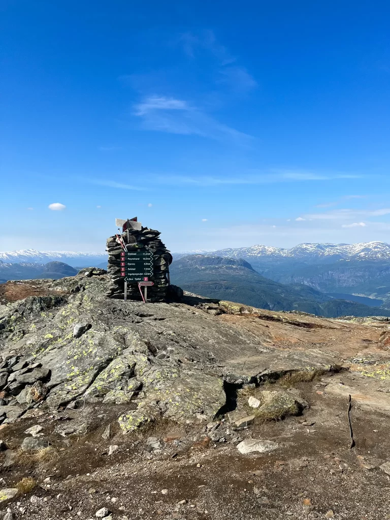 Rocky summit area on the Oksen hike in Hardanger